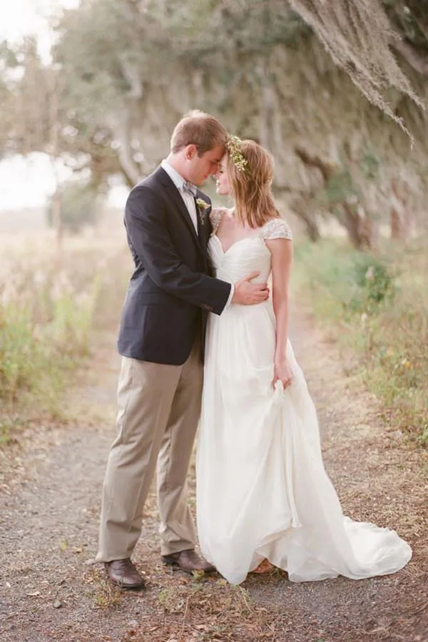 A-line Chiffon Cap Sleeves Wedding Dress with Appliques
