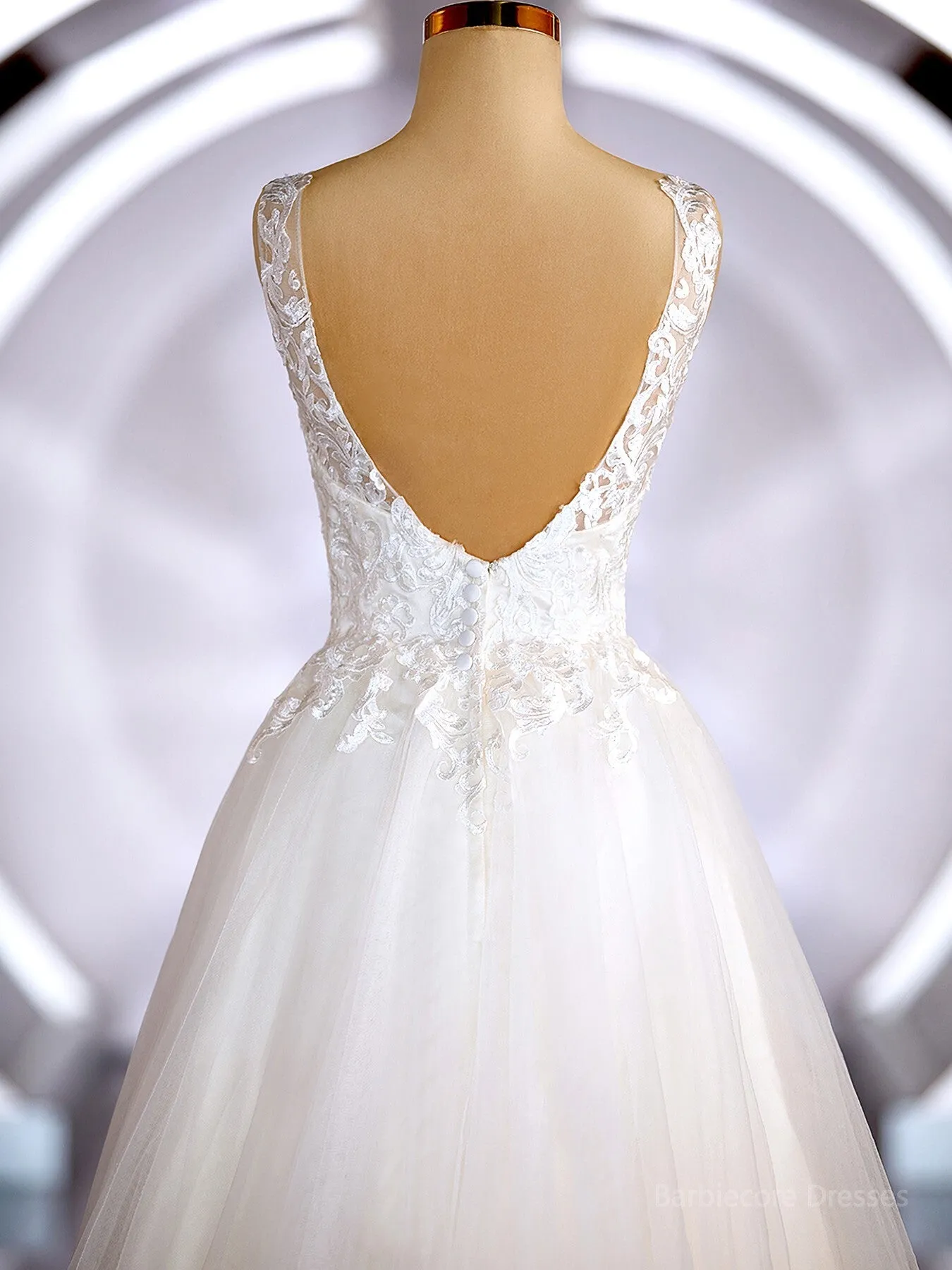 A-Line/Princess V-neck Court Train Tulle Wedding Dresses with Appliques Lace