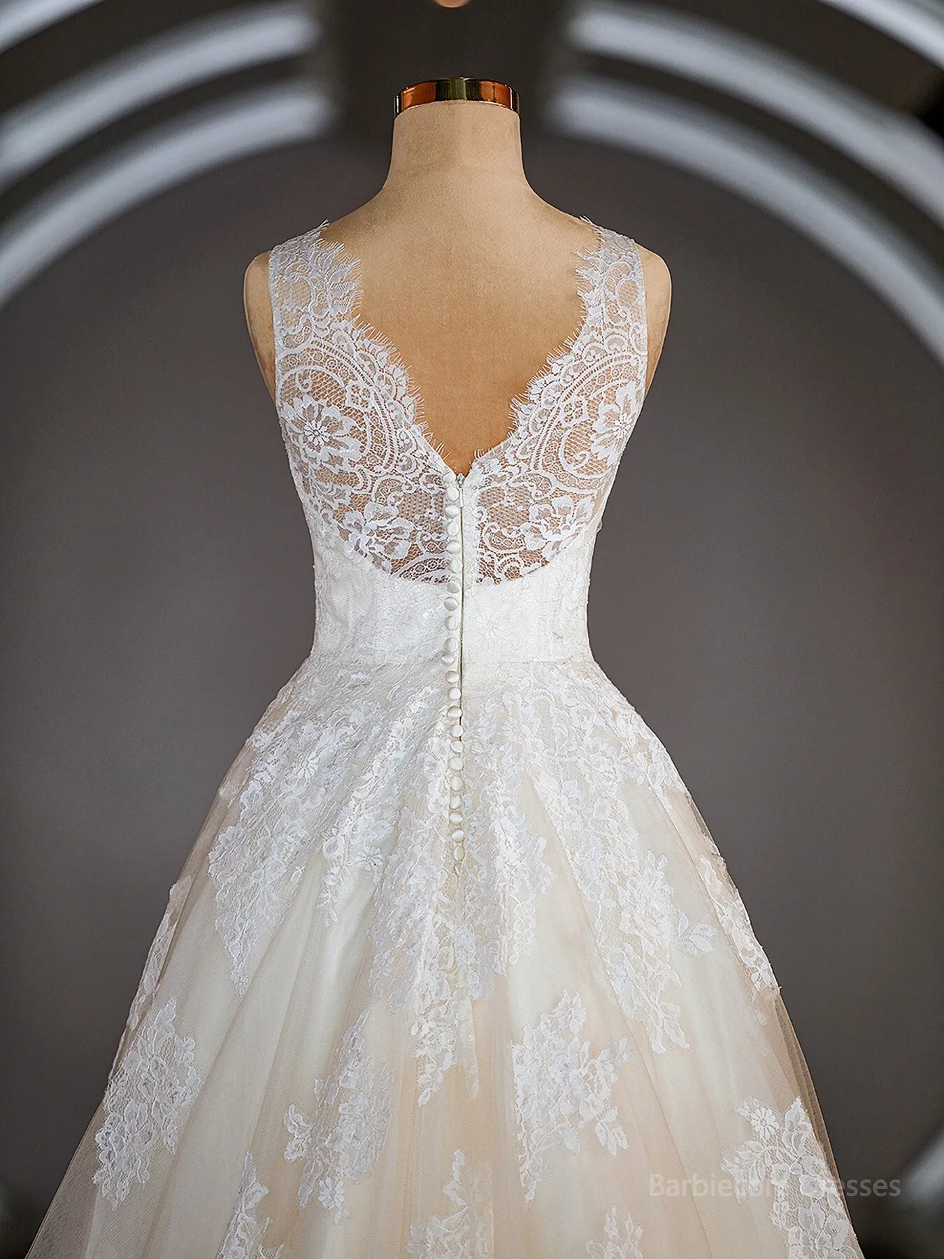 A-Line/Princess V-neck Sweep Train Tulle Wedding Dresses with Appliques Lace