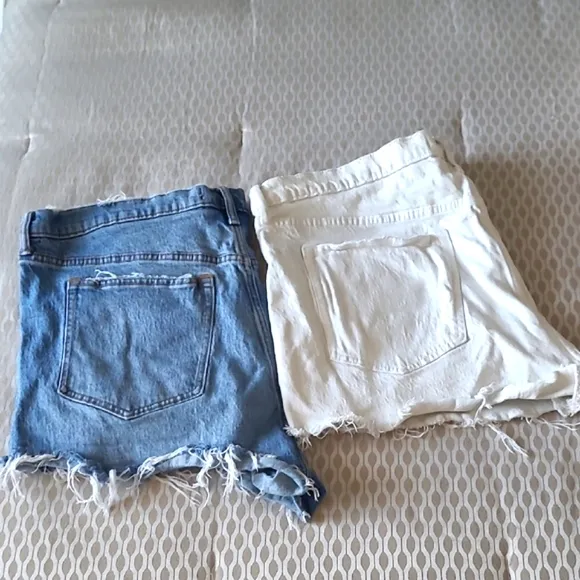 Abercrombie &amp; Fitch 2 Mom Shorts Hi Rise Blue and White Jean Shorts Frayed Hem