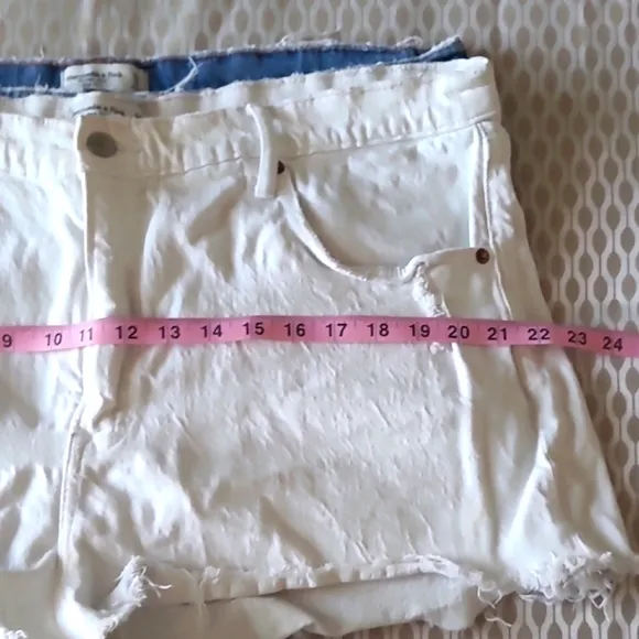 Abercrombie &amp; Fitch 2 Mom Shorts Hi Rise Blue and White Jean Shorts Frayed Hem