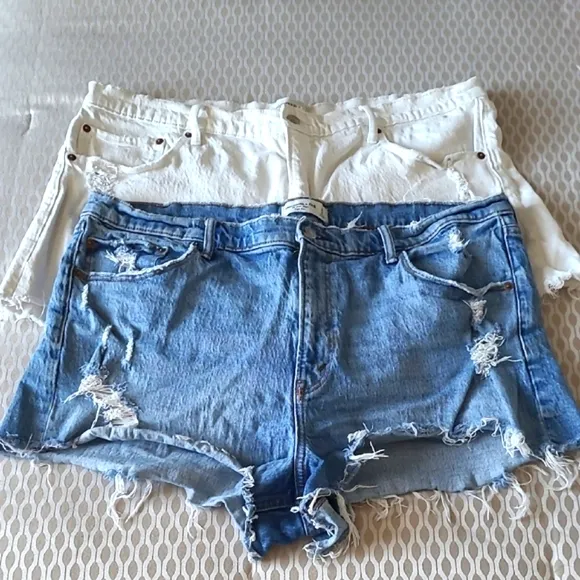 Abercrombie &amp; Fitch 2 Mom Shorts Hi Rise Blue and White Jean Shorts Frayed Hem
