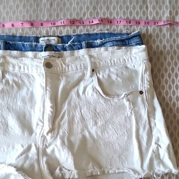 Abercrombie &amp; Fitch 2 Mom Shorts Hi Rise Blue and White Jean Shorts Frayed Hem
