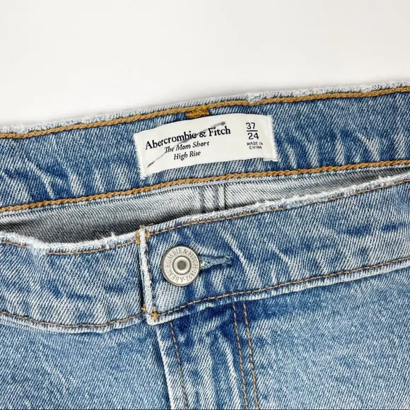 Abercrombie &amp; Fitch Mom High Rise Distressed Denim Shorts‎ 24