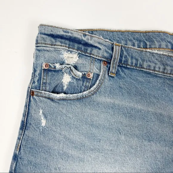 Abercrombie &amp; Fitch Mom High Rise Distressed Denim Shorts‎ 24