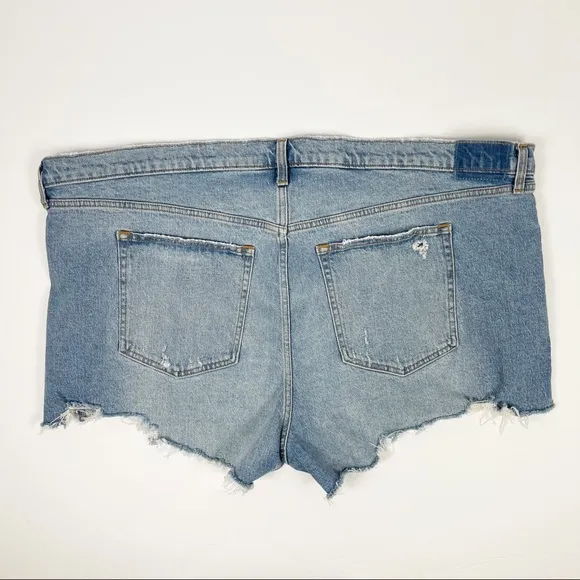 Abercrombie &amp; Fitch Mom High Rise Distressed Denim Shorts‎ 24