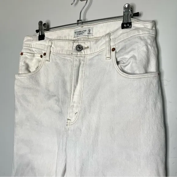 Abercrombie &amp; Fitch The 70’s Flare Ultra High Rise Denim Jeans Off-White 29 8 R