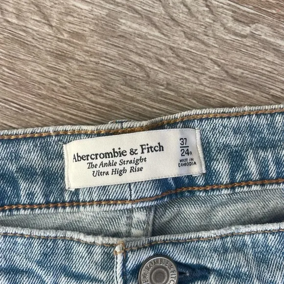 Abercrombie &amp; Fitch The Ankle Straight Ultra High Rise Jeans Size 37/24 NWT