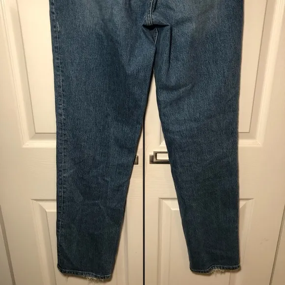 Abercrombie and Fitch The 90’s Straight Ultra High Rise Blue Jeans Size 8 / 29L