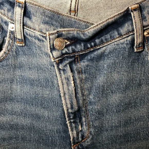 Abercrombie and Fitch The 90’s Straight Ultra High Rise Blue Jeans Size 8 / 29L