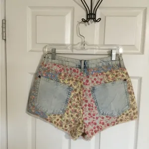 Anthropologie Farm Rio Hi Rise Patchwork Denim Floral Jean Cut Off Shorts sz 28