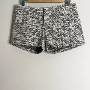 BANANA REPUBLIC Cotton Blend Geometric Print Shorts