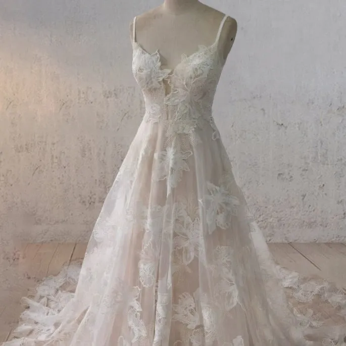 Boho White A-Line Lace Appliques Wedding Dress