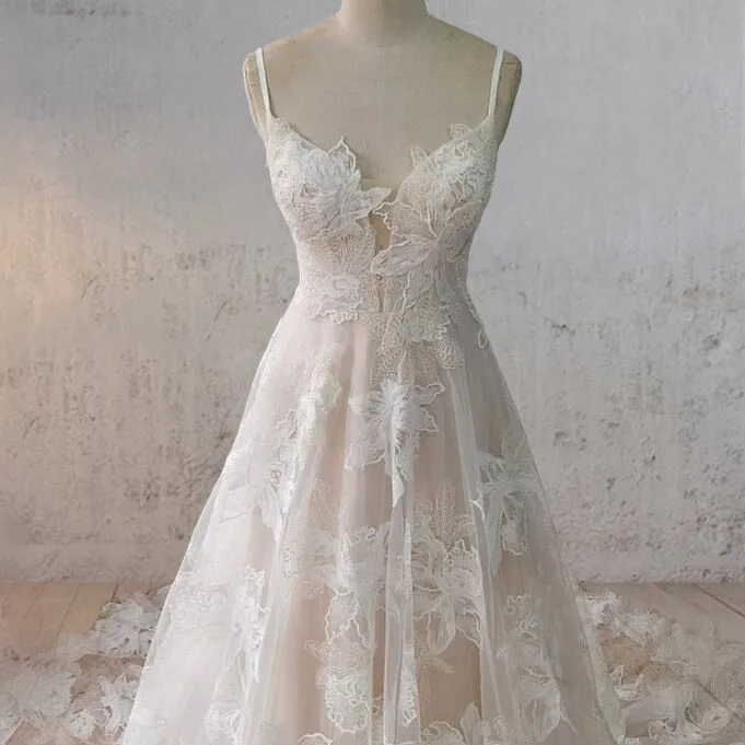 Boho White A-Line Lace Appliques Wedding Dress