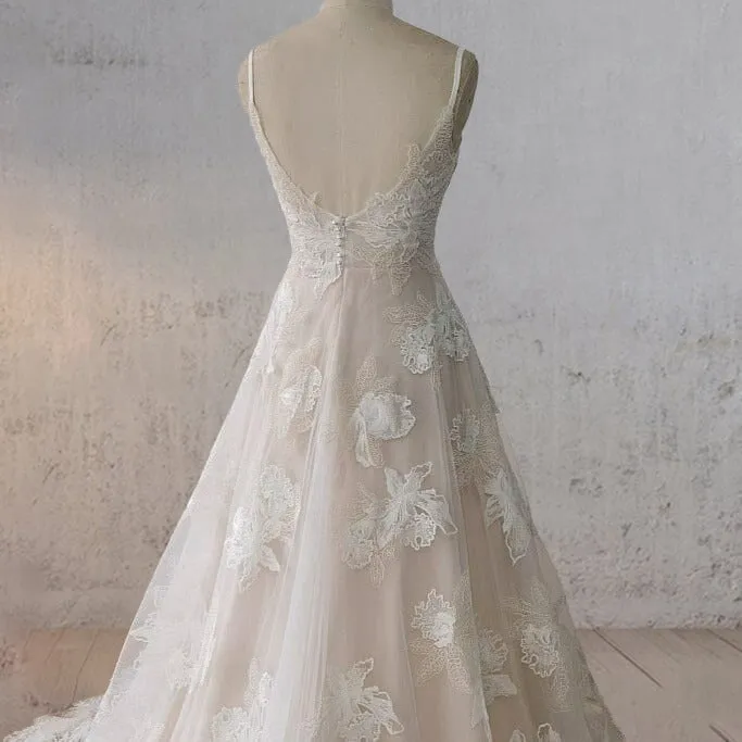 Boho White A-Line Lace Appliques Wedding Dress