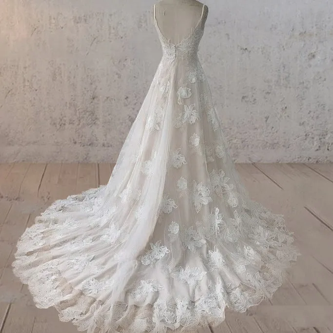 Boho White A-Line Lace Appliques Wedding Dress