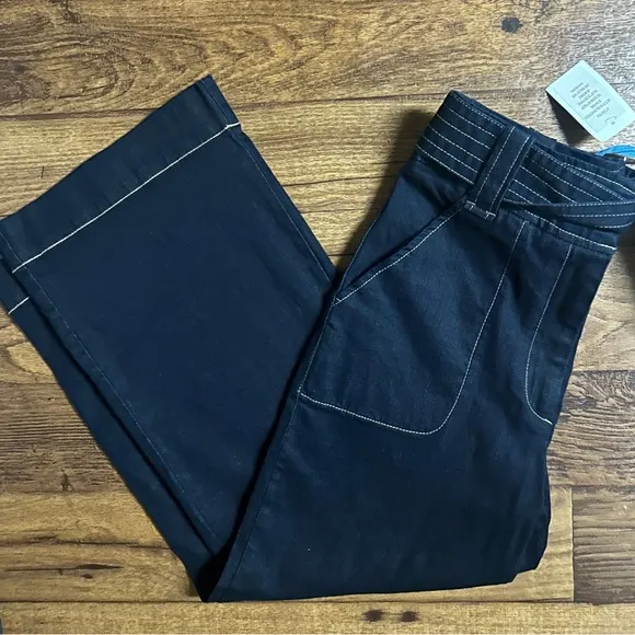 Chelsea &amp; Violet • Size 27 (27/27) • Dark Blue • Denim • Capri • Jeans • New