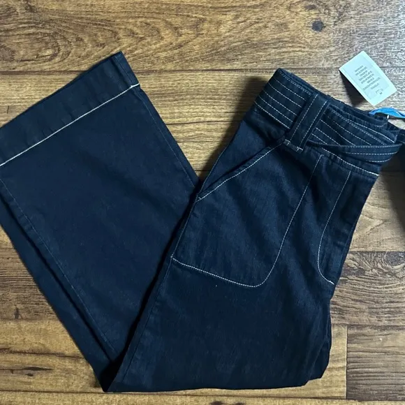 Chelsea &amp; Violet • Size 27 (27/27) • Dark Blue • Denim • Capri • Jeans • New