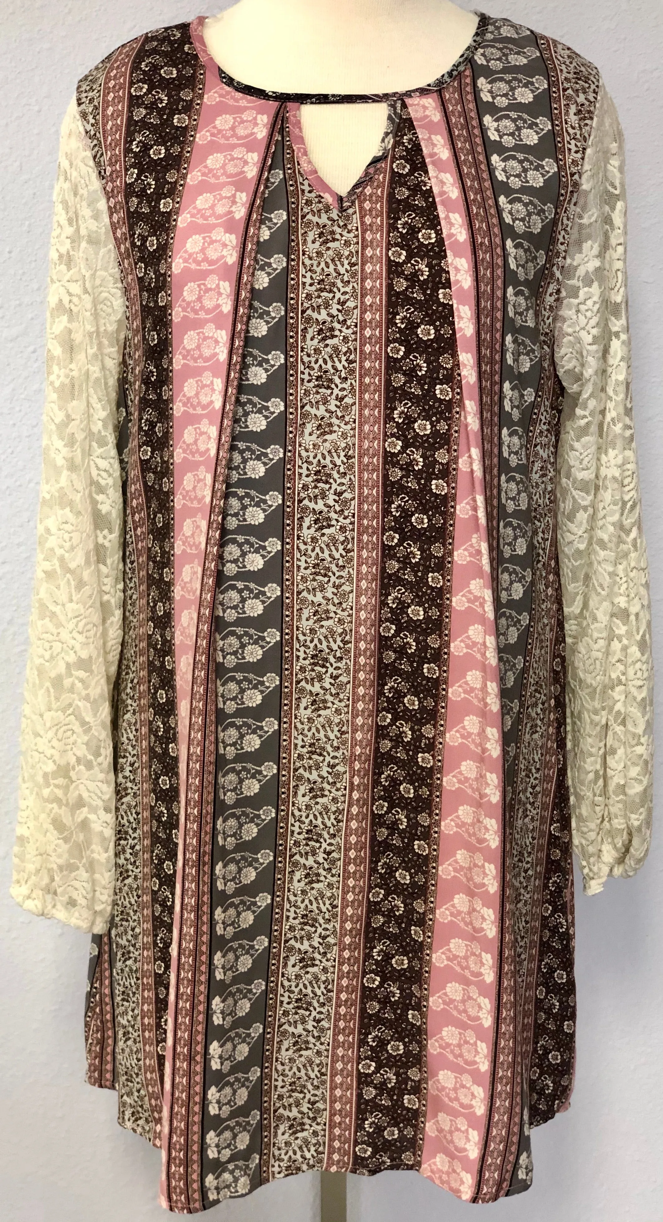 CROCHET BUBBLE SLEEVE SHIFT DRESS