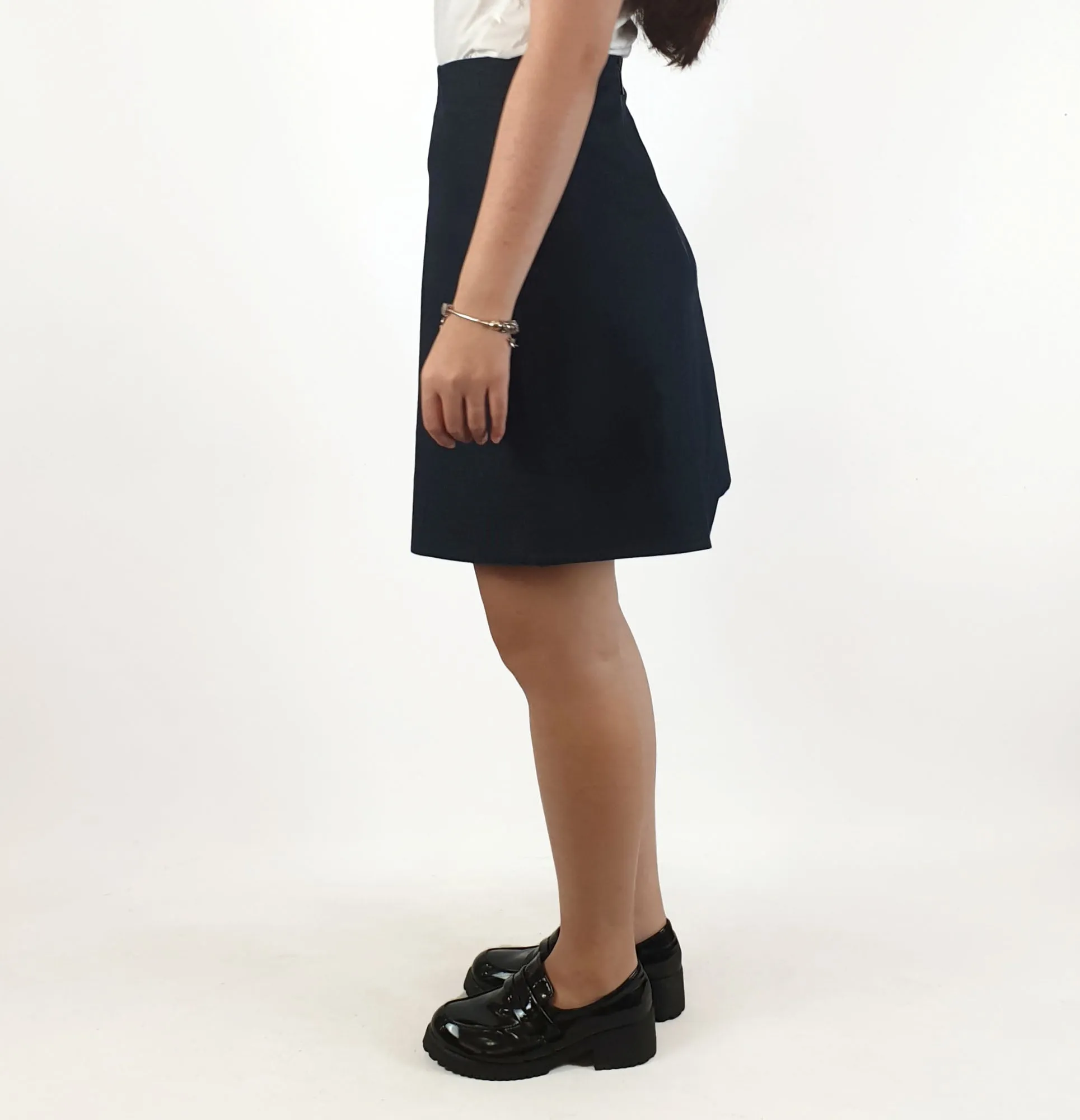 Cue dark denim high waisted skirt size 6