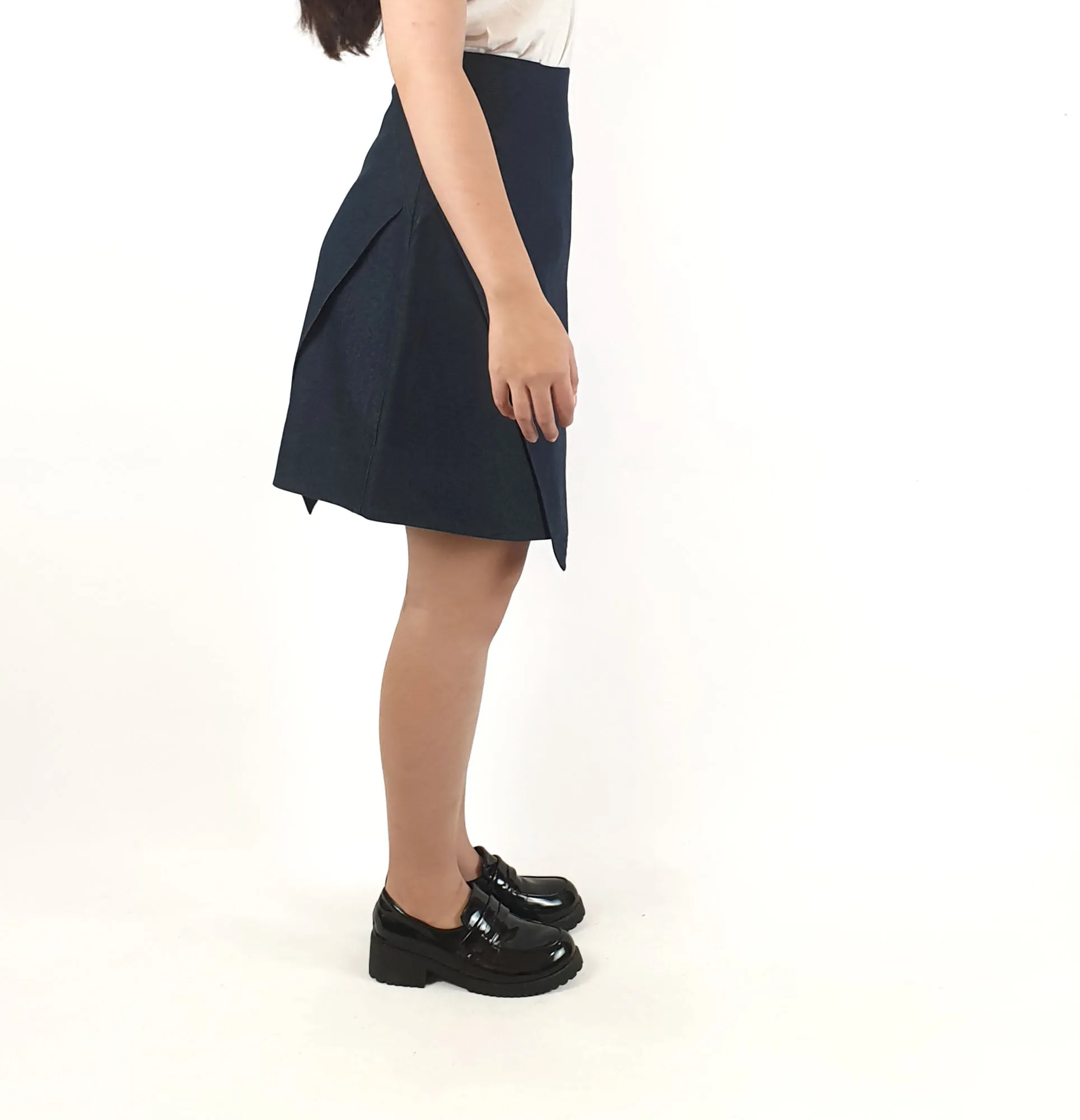 Cue dark denim high waisted skirt size 6