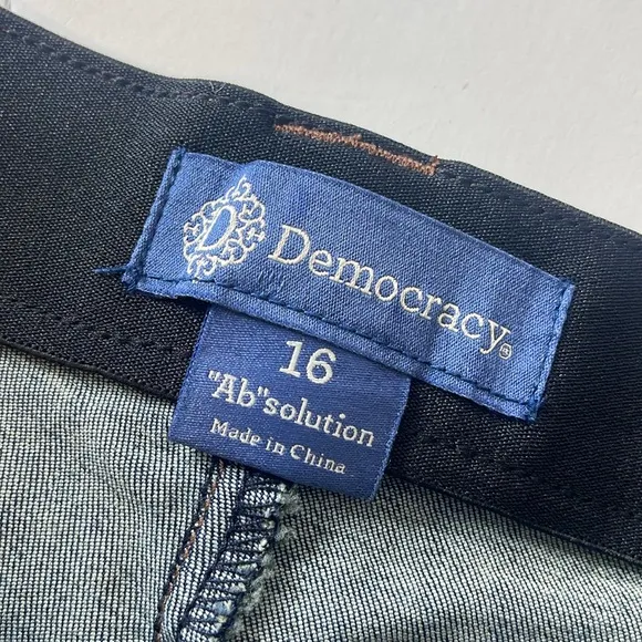Democracy Absolution Denim Cuffed 5” Jean Shorts Size 16