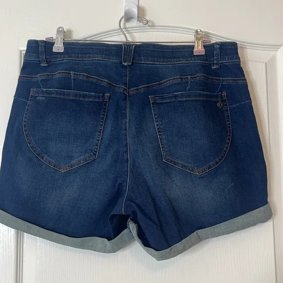 Democracy Absolution Denim Cuffed 5” Jean Shorts Size 16