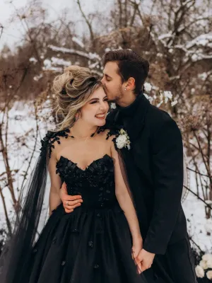 Fabiana | A-Line Black Gothic Wedding Dress 3D Flowers Tulle With Cape