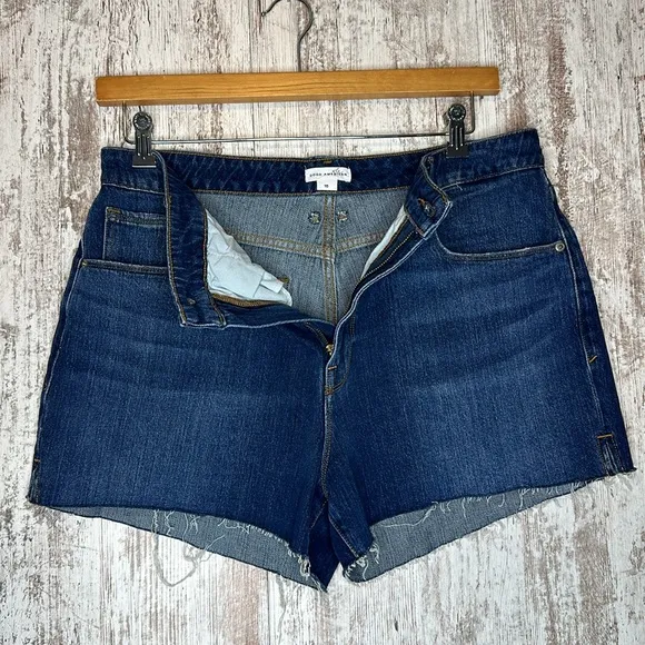 Good American Cut Off Denim Shorts Size 15 High Waist Inclusive Sizing GCOS991C