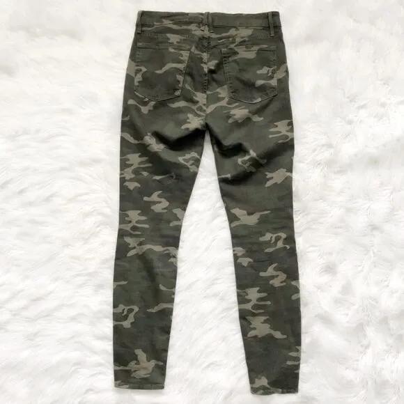 GOOD AMERICAN Good Waist Camo Skinny Jeans!