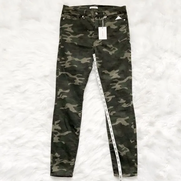 GOOD AMERICAN Good Waist Camo Skinny Jeans!