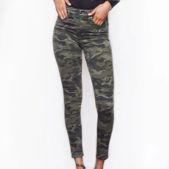 GOOD AMERICAN Good Waist Camo Skinny Jeans!
