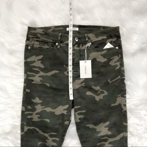 GOOD AMERICAN Good Waist Camo Skinny Jeans!
