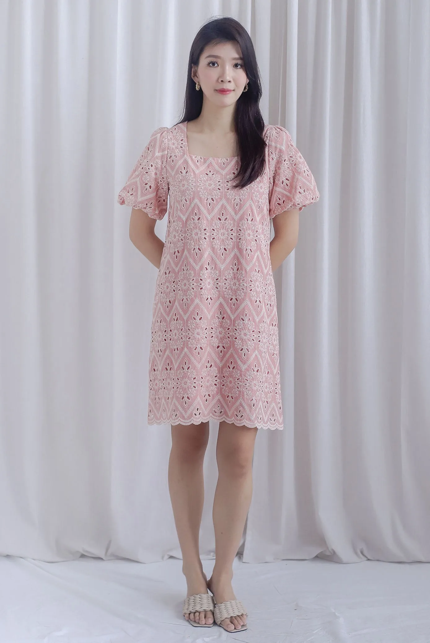 Harlow Embro Puffy Sleeved Scallop Shift Dress In Pink