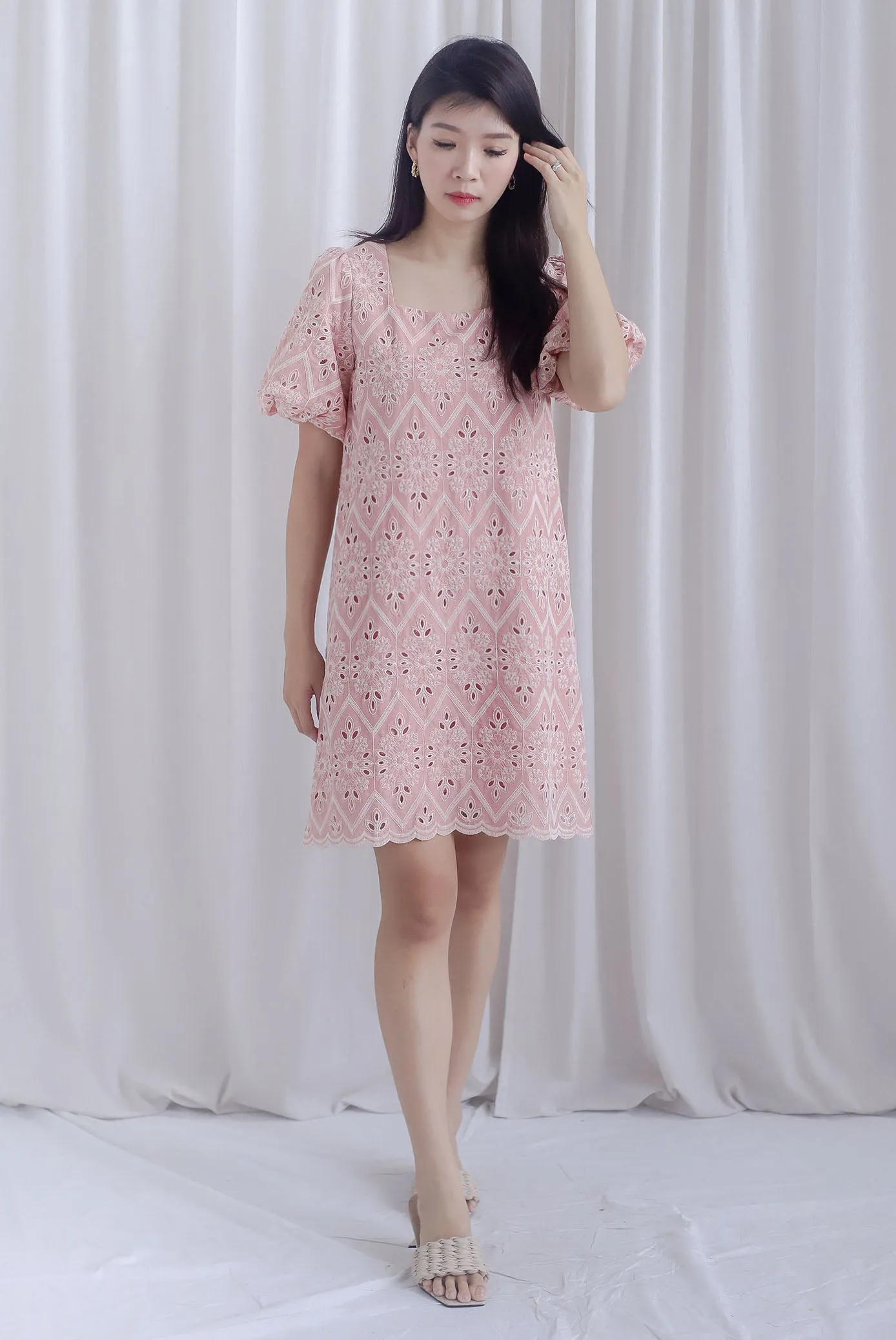 Harlow Embro Puffy Sleeved Scallop Shift Dress In Pink