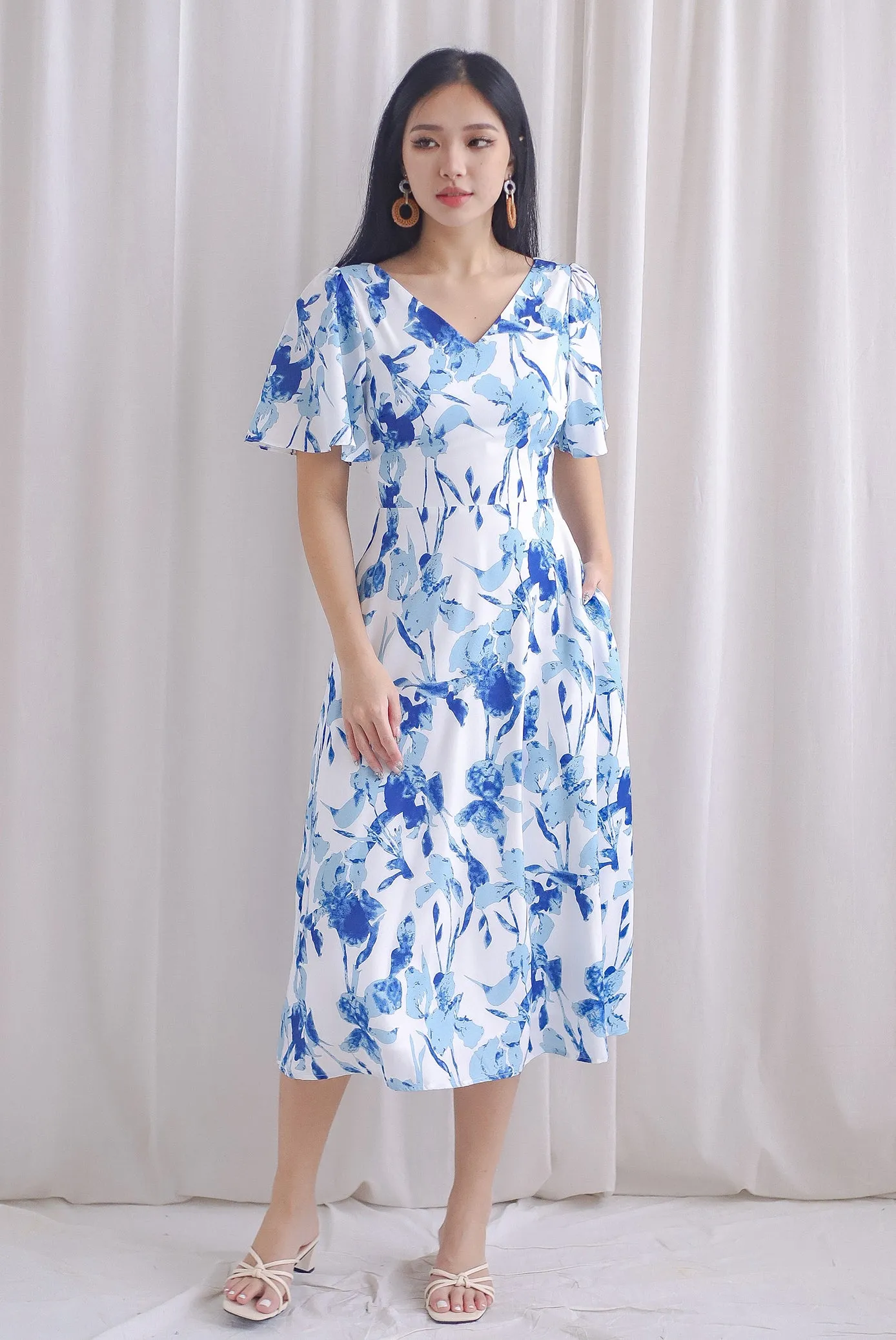 Izzy Leafy Padded Twist Back Midi Dress In Blue