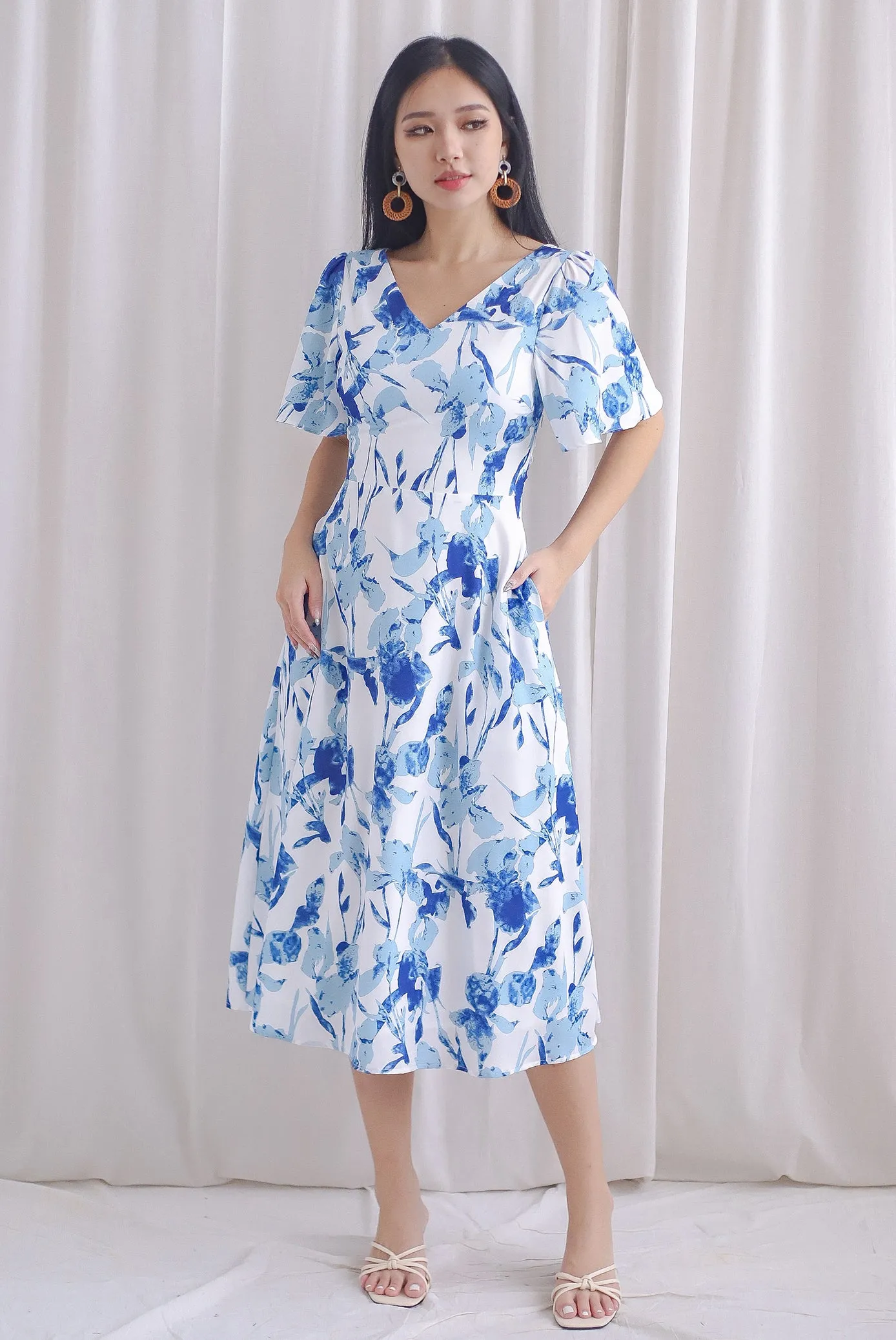 Izzy Leafy Padded Twist Back Midi Dress In Blue