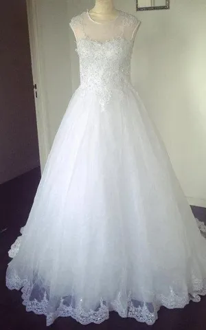 Jewel Neck Sleeveless Appliqued A-Line Beading Tulle Wedding Dress