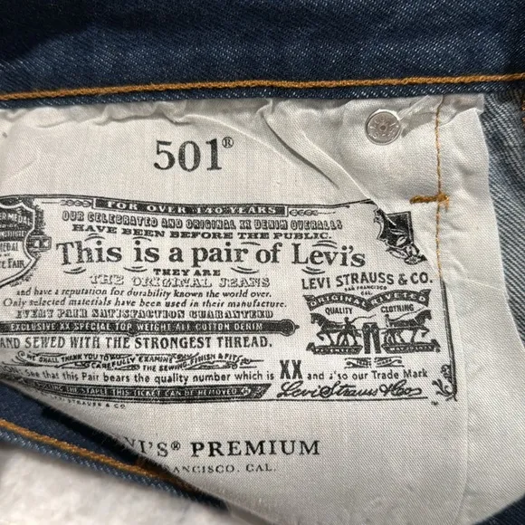 Levi’s 501 Button Fly Cutoff Raw Hem Jean Shorts S58022 Size High Rise. NWOT