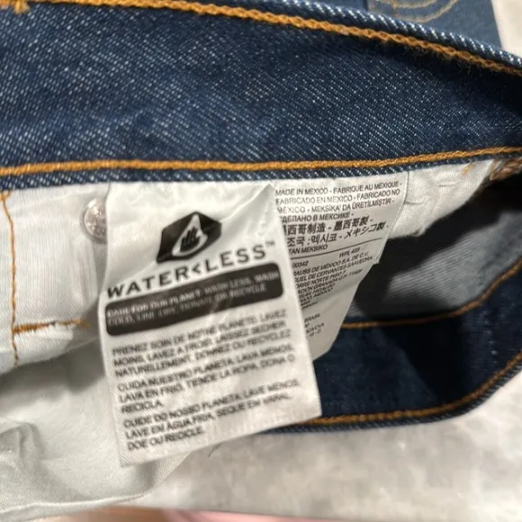 Levi’s 501 Button Fly Cutoff Raw Hem Jean Shorts S58022 Size High Rise. NWOT