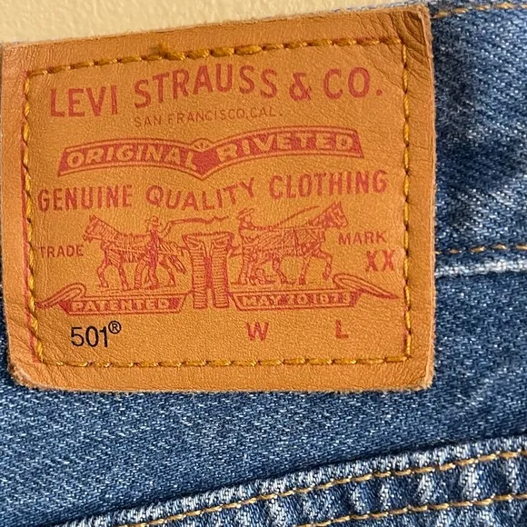 Levi’s Big E Premium Denim Shorts Size 31