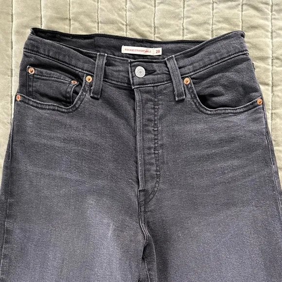 Levi’s Black Wash Ribcage Straight Ankle Jeans