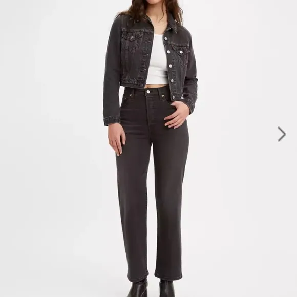 Levi’s Black Wash Ribcage Straight Ankle Jeans
