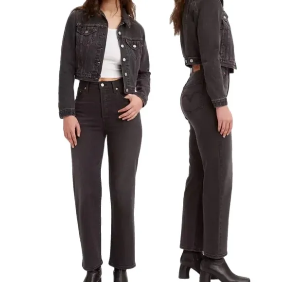 Levi’s Black Wash Ribcage Straight Ankle Jeans