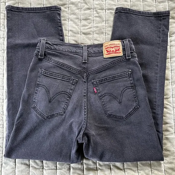 Levi’s Black Wash Ribcage Straight Ankle Jeans