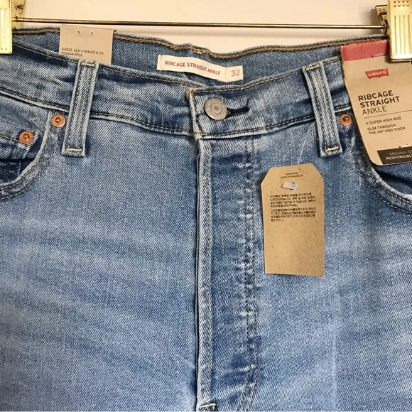 Levi’s Button Fly Ribcage Distressed Straight Ankle Jeans Size 32 x 27 NEW