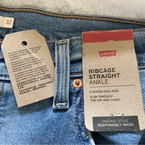Levi’s Button Fly Ribcage Distressed Straight Ankle Jeans Size 32 x 27 NEW