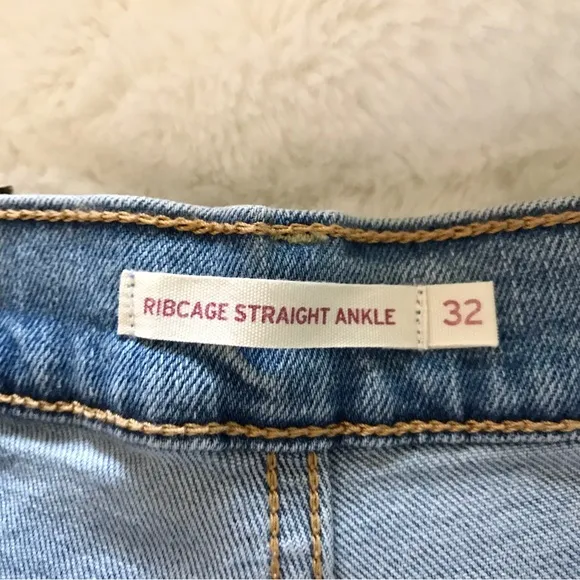 Levi’s Button Fly Ribcage Distressed Straight Ankle Jeans Size 32 x 27 NEW