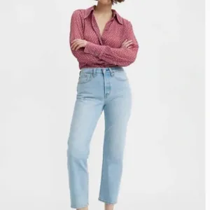 Levi’s - Light Wash Wedgie Straight Leg Jeans High Rise - Size 25