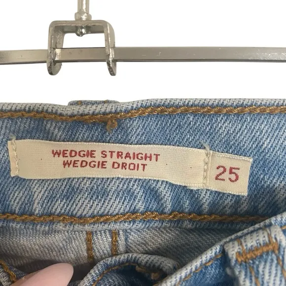 Levi’s - Light Wash Wedgie Straight Leg Jeans High Rise - Size 25